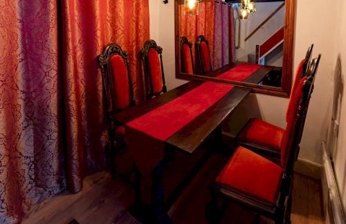 Puriton House | Pass the Keys Cosy Cottage with Fireplace