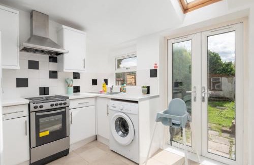 Knotty Ash House | Pass the Keys Cosy Liverpool Home. WiFi Parking Nr Alder Hey