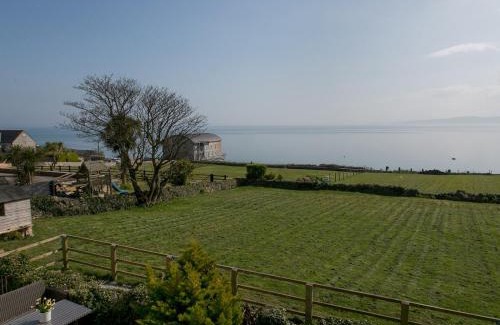 Moelfre House | Pass the Keys Cozy 3 Bedroom Cottage with stunning Sea View