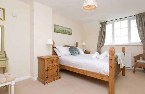 Moelfre House | Pass the Keys Cozy 3 Bedroom Cottage with stunning Sea View