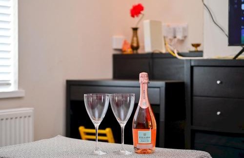 Whitchurch House | Pass the Keys Cozy family home near Cardiff Centre