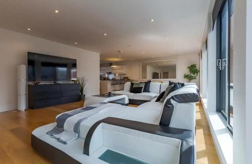 Birmingham City Centre Cabin | Pass the Keys Executive Penthouse 2 Bed Jewellery Quarter