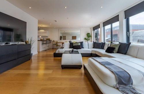 Birmingham City Centre Cabin | Pass the Keys Executive Penthouse 2 Bed Jewellery Quarter