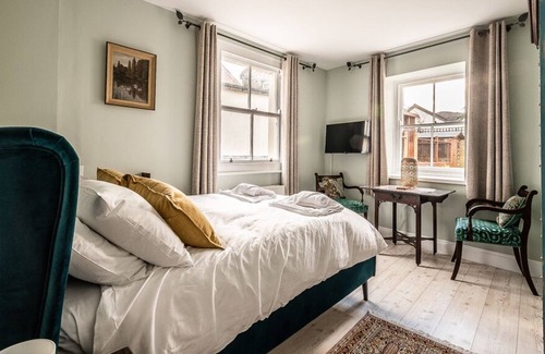 Chagford Apartment | Pass the Keys | Garden View Period Dartmoor apartment with garden views