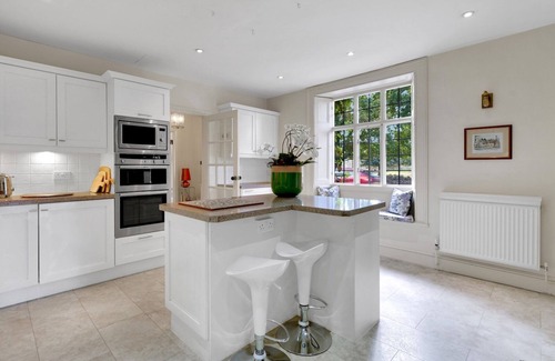 Ascott-under-Wychwood House | Pass the Keys | Sunset House18th cent cottage stunning garden