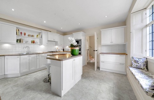 Ascott-under-Wychwood House | Pass the Keys | Sunset House18th cent cottage stunning garden