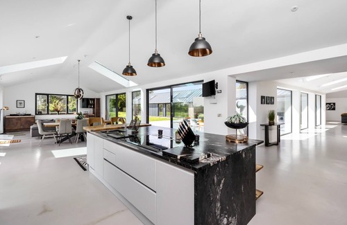 Plumpton Green House | Pass The Keys Luxury Retreat with Countryside Views