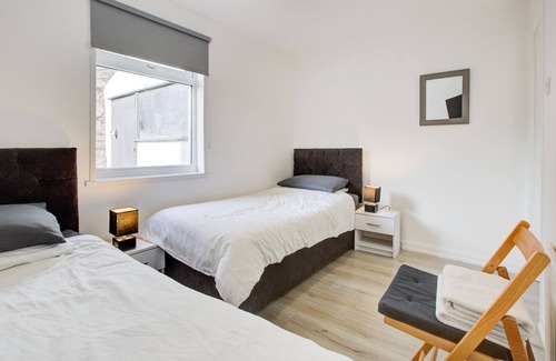 Southend-on-Sea Apartment | Pass the Keys | City Beach flat next to the sea sleeps up to 6