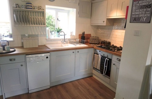 Stow-on-the-Wold House | Pass the Keys | The Pippins a Cotswold cottage and garden parking