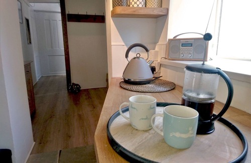 Stow-on-the-Wold House | Pass the Keys | The Pippins a Cotswold cottage and garden parking