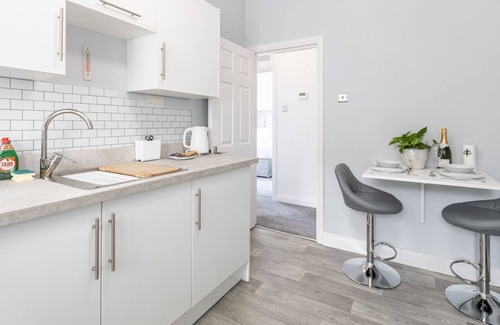 Westcliff-on-Sea Apartment | Pass the Keys | Comfortable flat opposite sea
