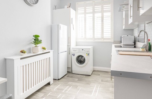 Westcliff-on-Sea Apartment | Pass the Keys | Comfortable flat opposite sea