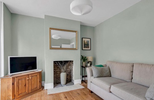 Canterbury House | Pass the Keys Large Terraced Home In the City