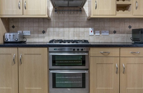 Belfast House | Pass the Keys | Lovely 4BR Home w Garden 7 Min from City Centre