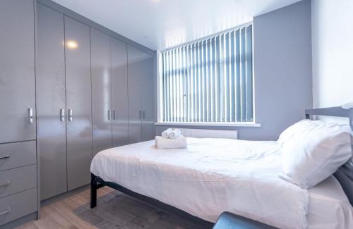 Wolverhampton House | Pass the Keys Modern Home Three Bedrooms Nr Molineux Stadium