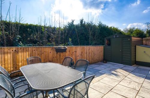 Cheadle House | Pass the Keys Modern Manchester House with Airport Links