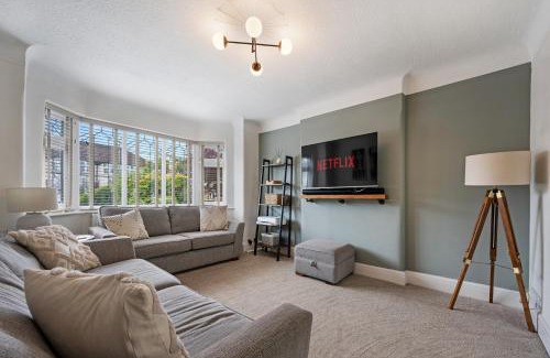 Didsbury House | Pass The Keys Picture Perfect Haven in Didsbury Village - Free Parking & EV Station