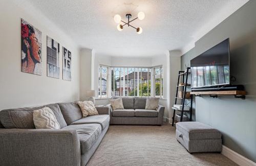 Didsbury House | Pass The Keys Picture Perfect Haven in Didsbury Village - Free Parking & EV Station
