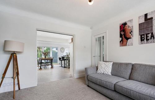 Didsbury House | Pass The Keys Picture Perfect Haven in Didsbury Village - Free Parking & EV Station