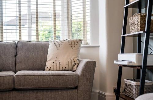 Didsbury House | Pass The Keys Picture Perfect Haven in Didsbury Village - Free Parking & EV Station