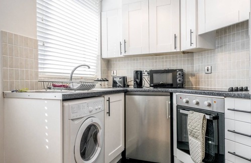 Queens Quarter Apartment | Pass the Keys | Queens Uni Cafes and Bars Next to City Centre