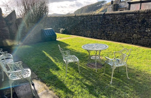Longnor House | Pass the Keys | Rustic & Spacious Stone Cottage for 6 & Dogs