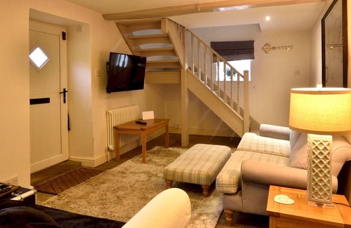 Scampton House | Pass the Keys | Scampton Cottage