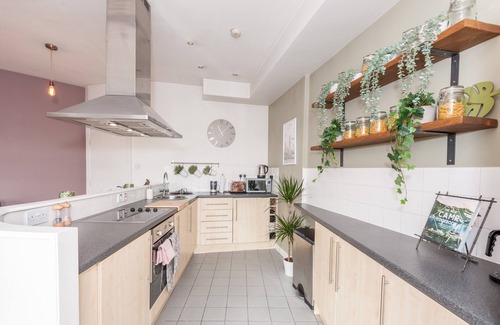 Leeds City Center Apartment | Pass the Keys | Shopper’s Oasis - Heart of Leeds City Centre