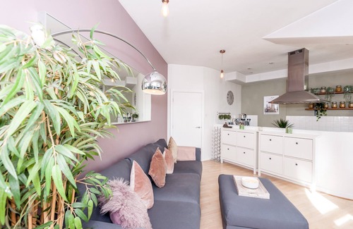 Leeds City Center Apartment | Pass the Keys | Shopper’s Oasis - Heart of Leeds City Centre
