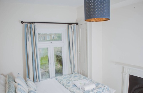 Rochester House | Pass the Keys | Spacious and Cosy House for 8