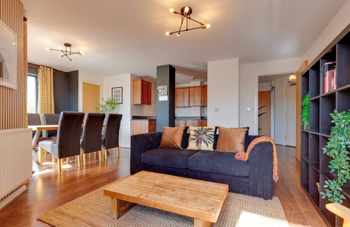 Girton Apartment | Pass the Keys | Spacious and Modern Flat with own Car Park