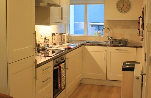 Brixham House | Pass the Keys | Spacious Converted Sail Loft Sunny Family Terrace