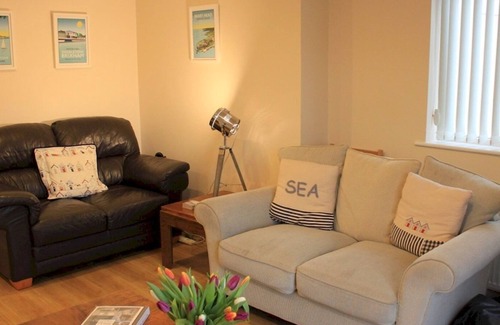 Brixham House | Pass the Keys | Spacious Converted Sail Loft Sunny Family Terrace