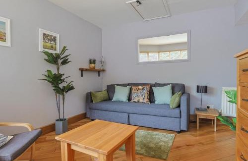 Bray on Thames House | Pass the Keys Spacious 1-bed Flat with Parking near River Thames