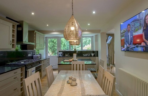 Newcastle-upon-Tyne RV Rental | Pass the Keys | Stunning Jesmond Home