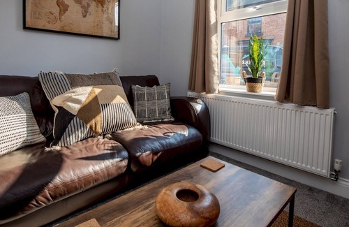 Shrewsbury House | Pass the Keys | Stylish Modern Victorian Home with Two Bedrooms