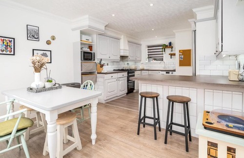 Hatfield House | Pass the Keys Stylish Cosy 3Bed Family Friendly Home in Hatfield