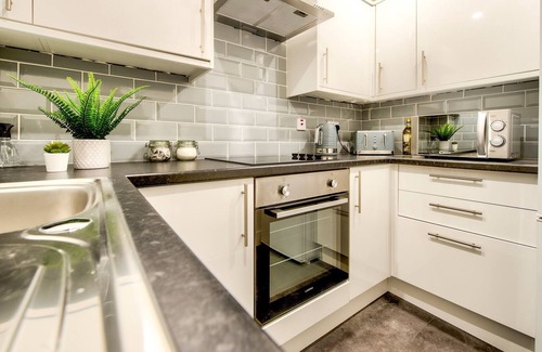 North West Apartment | Pass the Keys | Stylish 2 Bed in Heart of West End