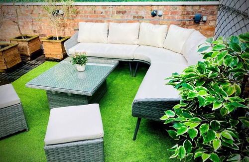 Shrewsbury House | Pass the Keys | Superbly Located Handsome Georgian Townhouse