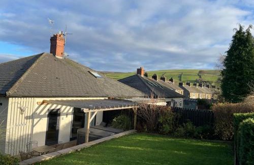 Hayfield House | Pass the Keys The Cabin Dog Friendly Haven with Hot Tub Sleeps 4