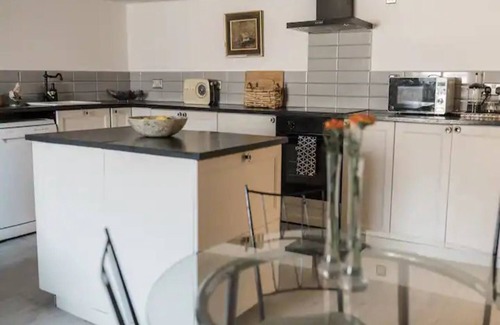 Old Town Hastings Apartment | Pass the Keys | The Top Space
