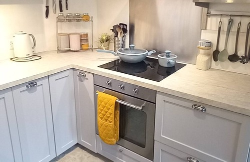 Glastonbury House | Pass the Keys | Tor-View Glastonbury Home with pod & garden