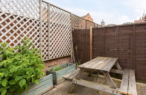 Warwick Town Centre House | Pass the Keys | Traditional 2 Bed in Warwick