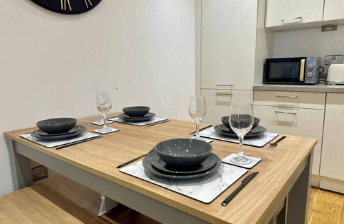 Colchester Apartment | Pass the Keys | Very Modern Home away from Home