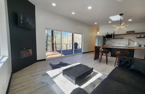 Laurelville Cabin | Passion @ The Patch, Lux Couples Getaway w/View, massage chairs, movie theater