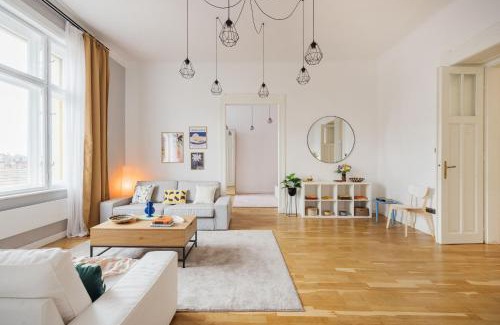 Csarnok negyed Apartment | Pastel Dream 3BR Central Gem Artful Spacious