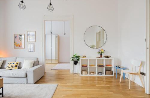 Csarnok negyed Apartment | Pastel Dream 3BR Central Gem Artful Spacious