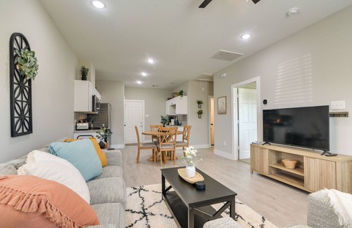Northeast Houston Apartment | Patio & Fenced Yard: Apt 9 Mi to Dtwn Houston!