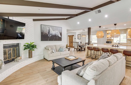Agua Dulce House | Patio, Fire Pit & Hillside Views: Agua Dulce Home