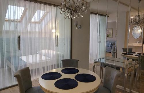 Koszalin Apartment | Patio Glamour